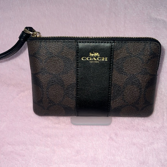 NWT | COACH | CORNER ZIP WRISTLET - Picture 1 of 4
